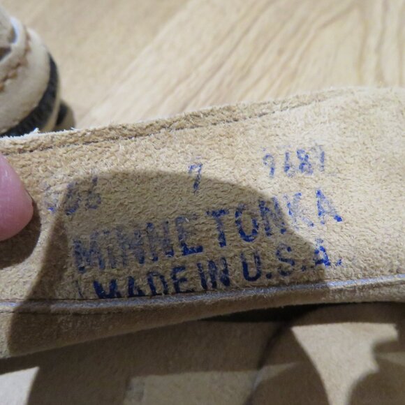 MINNETONKA Moccasin Loafer Fringe Booties Tan Suede Leather Western Casual - Picture 16 of 16